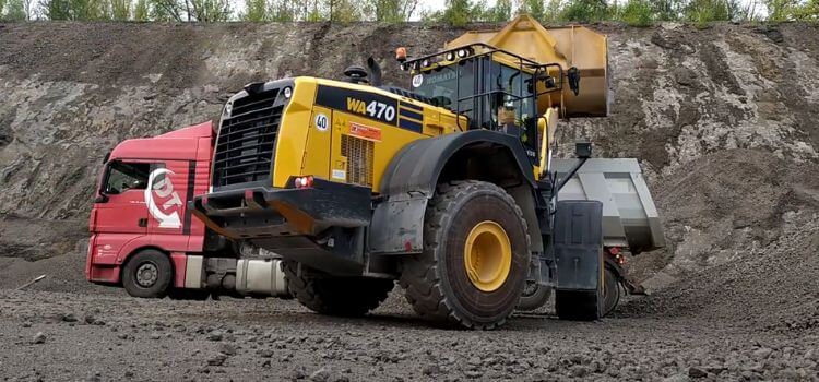 wheel loader vs skid steer